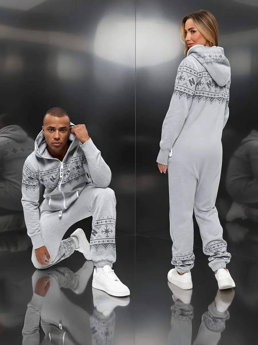 Комбинезон спортивный на молнии с капюшоном