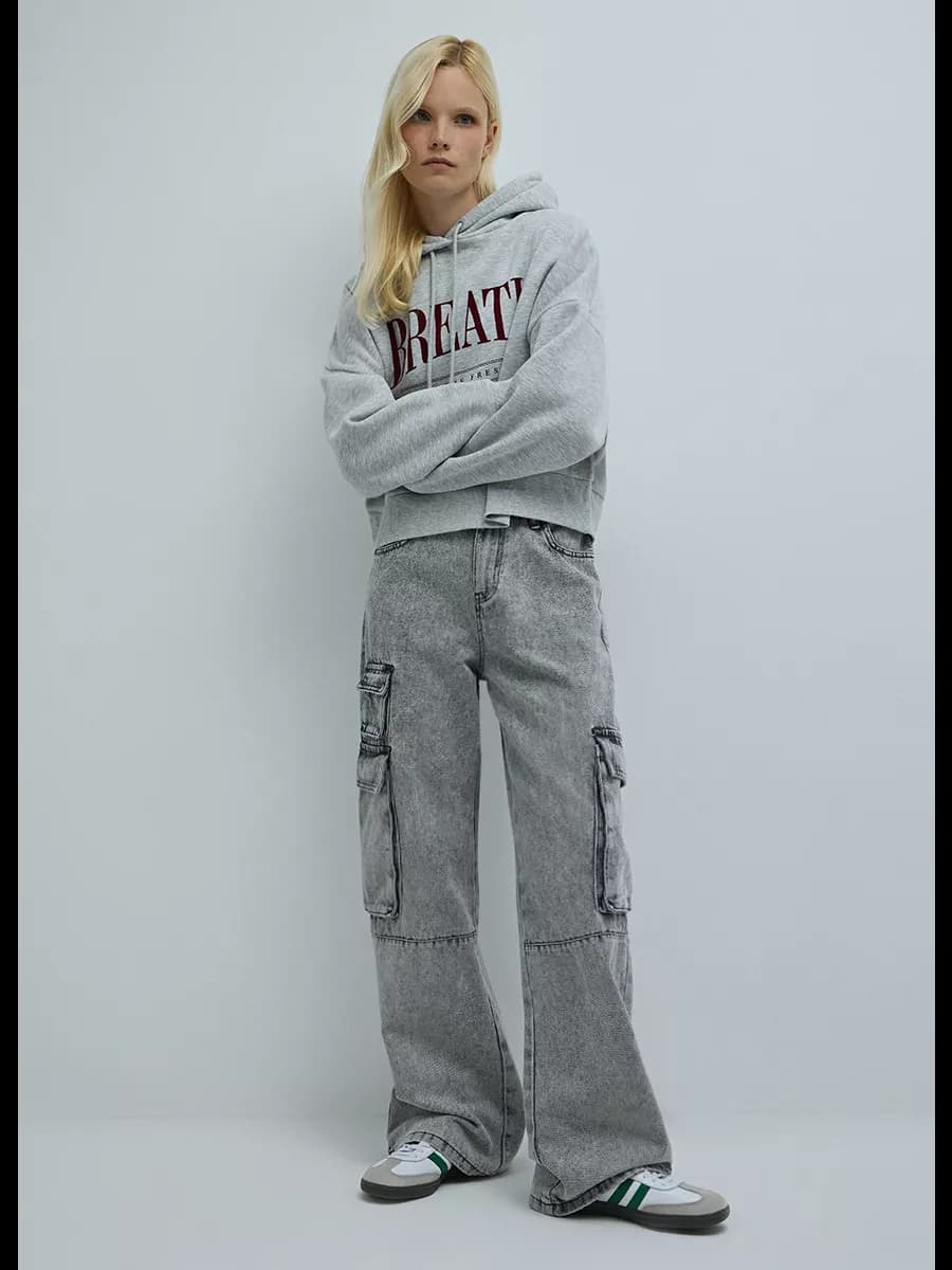 Укороченное худи с принтом - фото 1