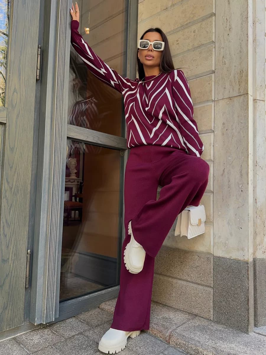 Костюм брючный деловой