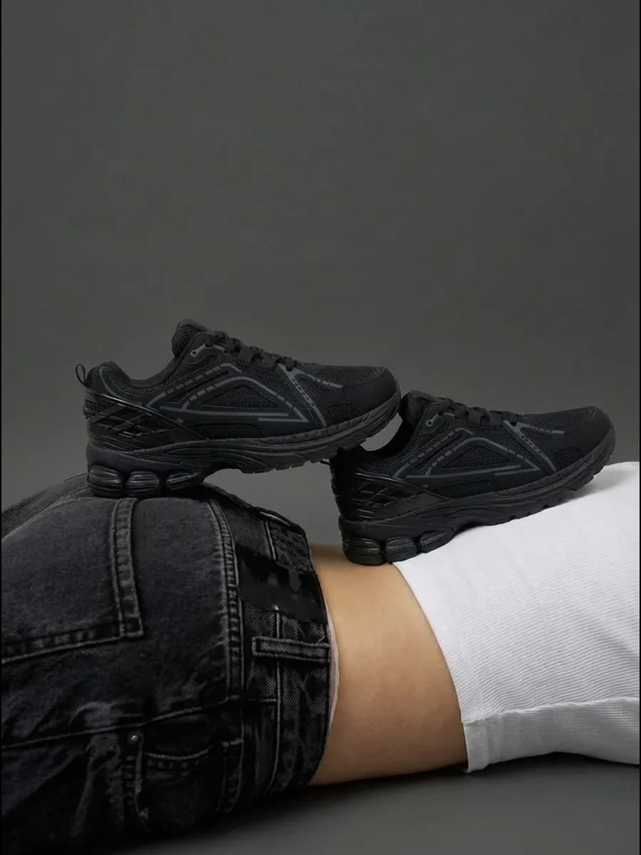 Кроссовки спортивные демисезонные черные