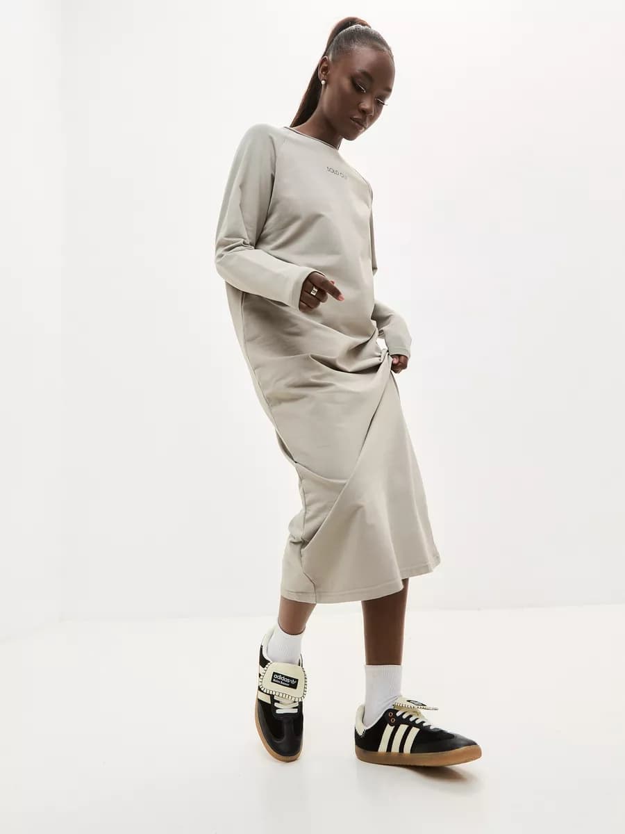 Трикотажное платье миди оверсайз - фото 1