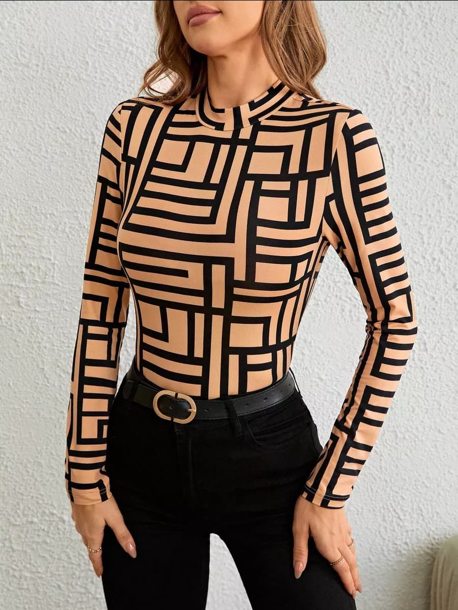 Лонгслив облегающий нарядный c принтом