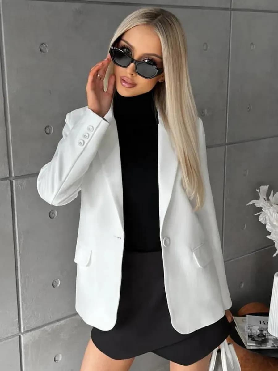 Пиджак белый приталенный