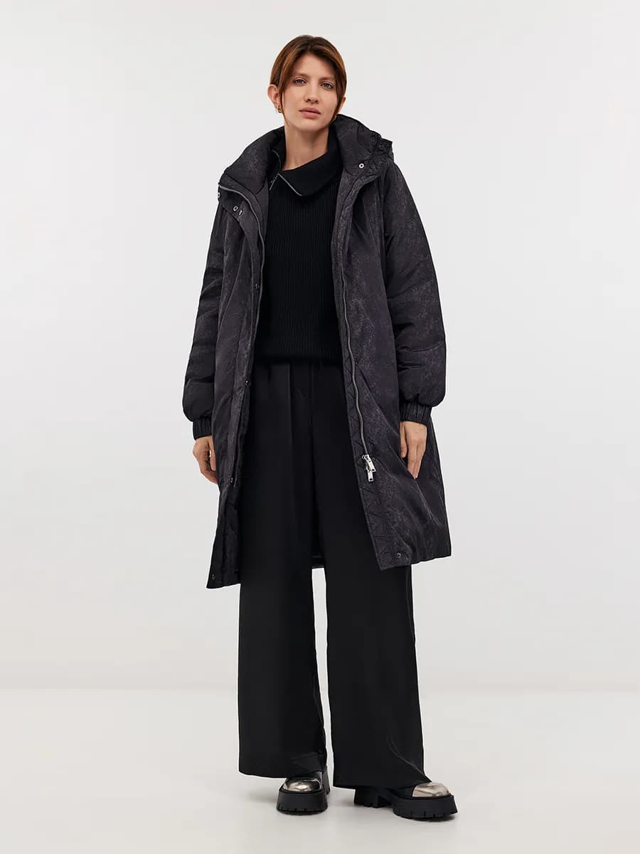 Утепленное пальто с капюшоном