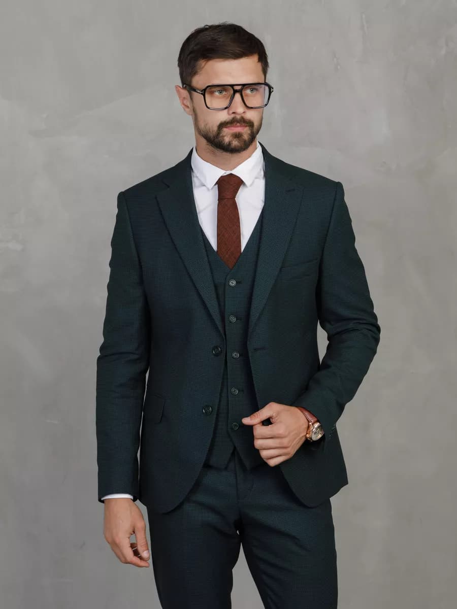 Классический свадебный костюм тройка