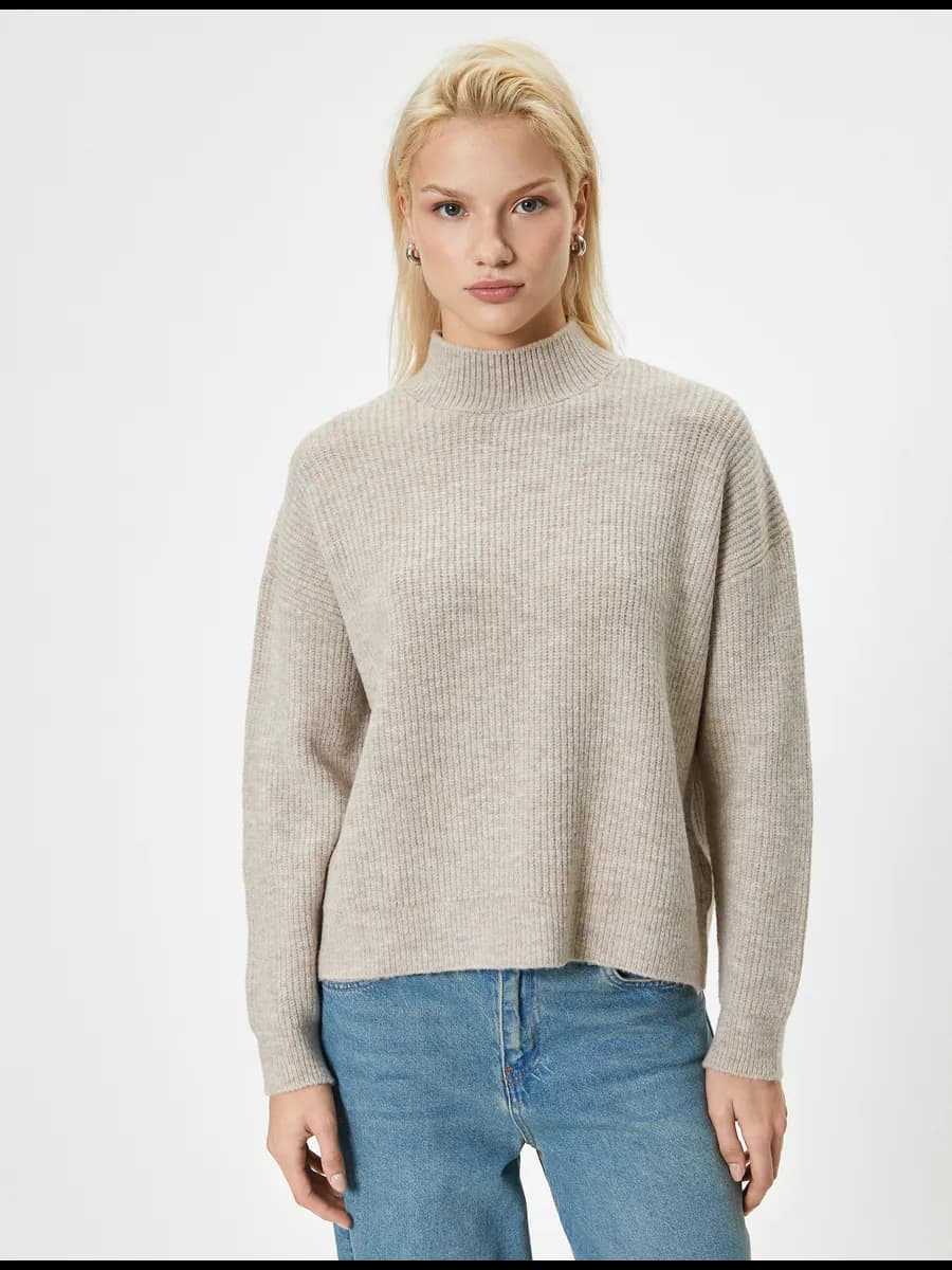 Свитер женский свободного кроя