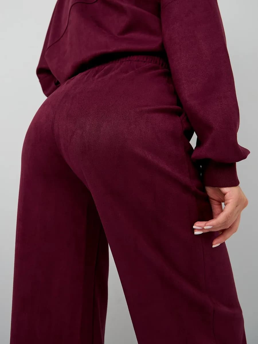 Брючный спортивный костюм замшевый
