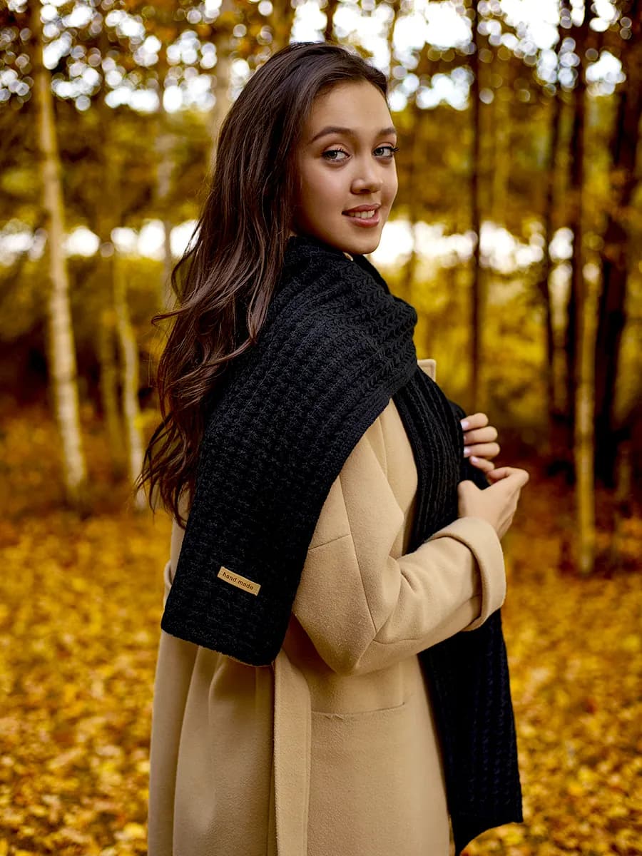 Шарф черный женский вязаный