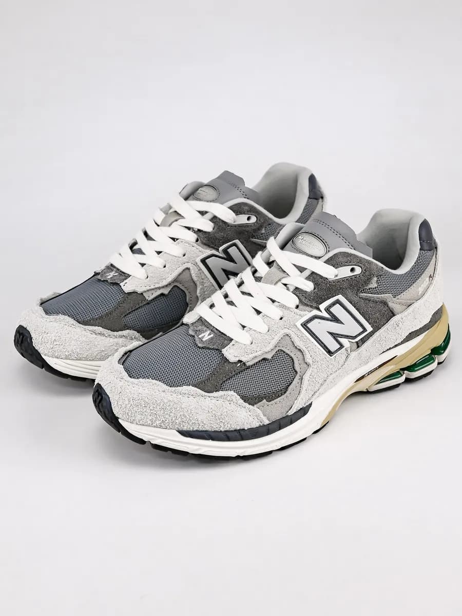 Кроссовки NB 2002R спортивные