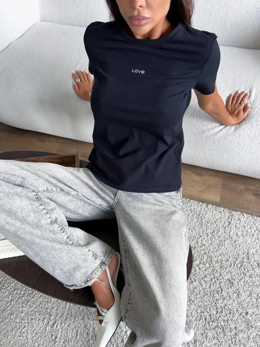 Футболка с надписью базовая однотонная