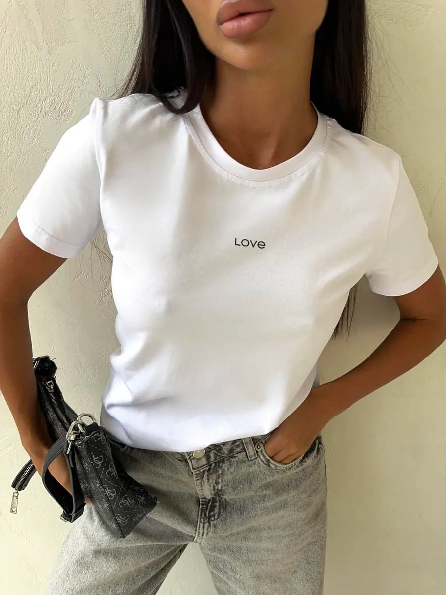 Футболка с надписью базовая однотонная