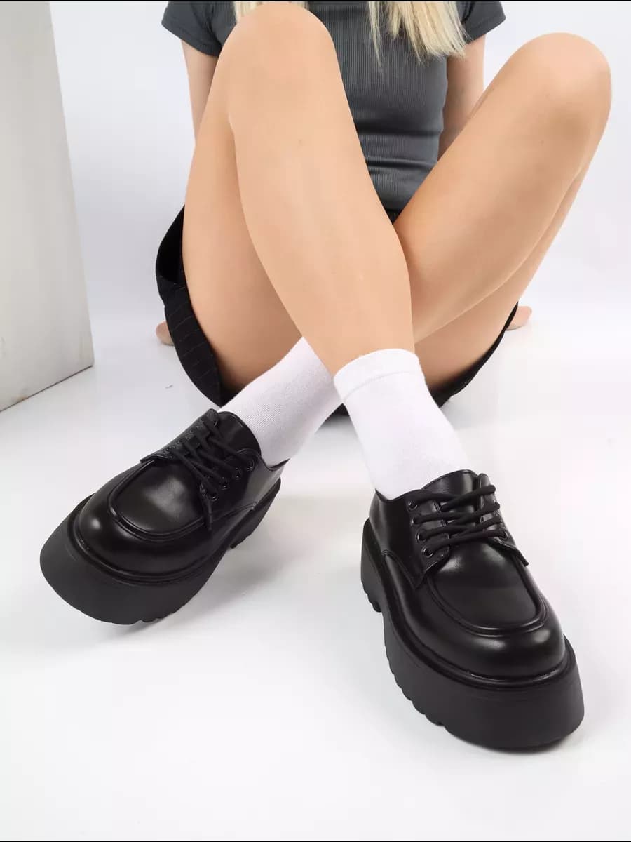 Демисезонные полуботинки на платформе и низком каблуке