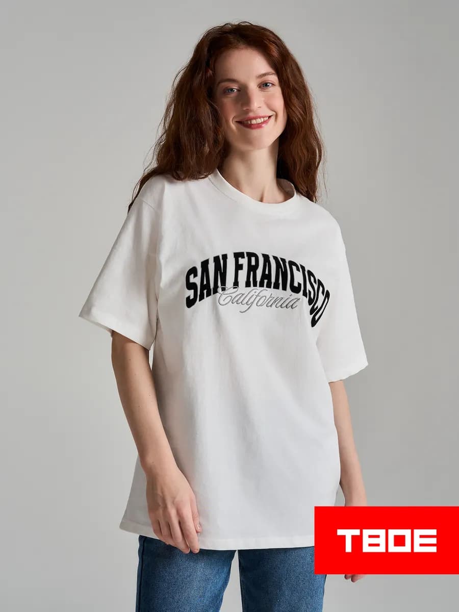 Футболка оверсайз с вышитой надписью