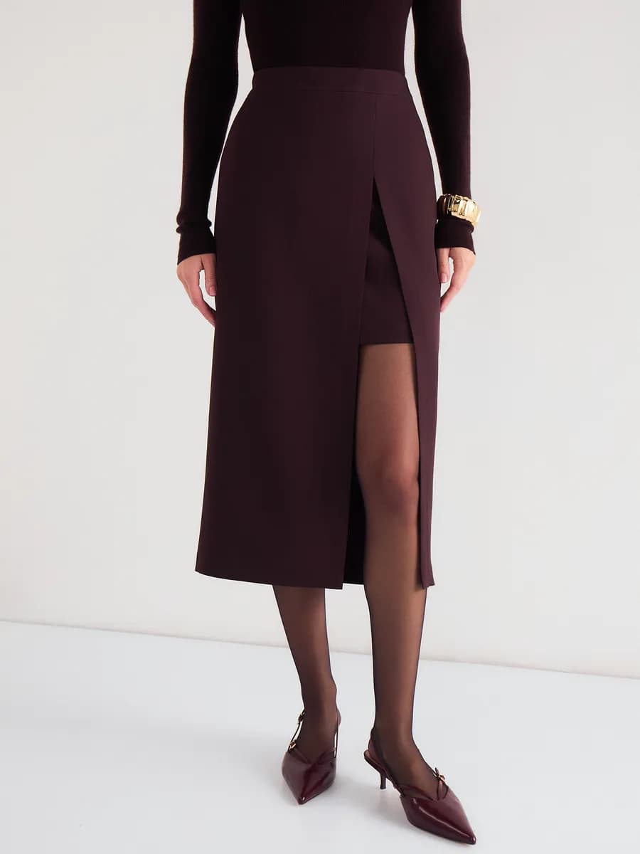 Юбка офисная с разрезом спереди