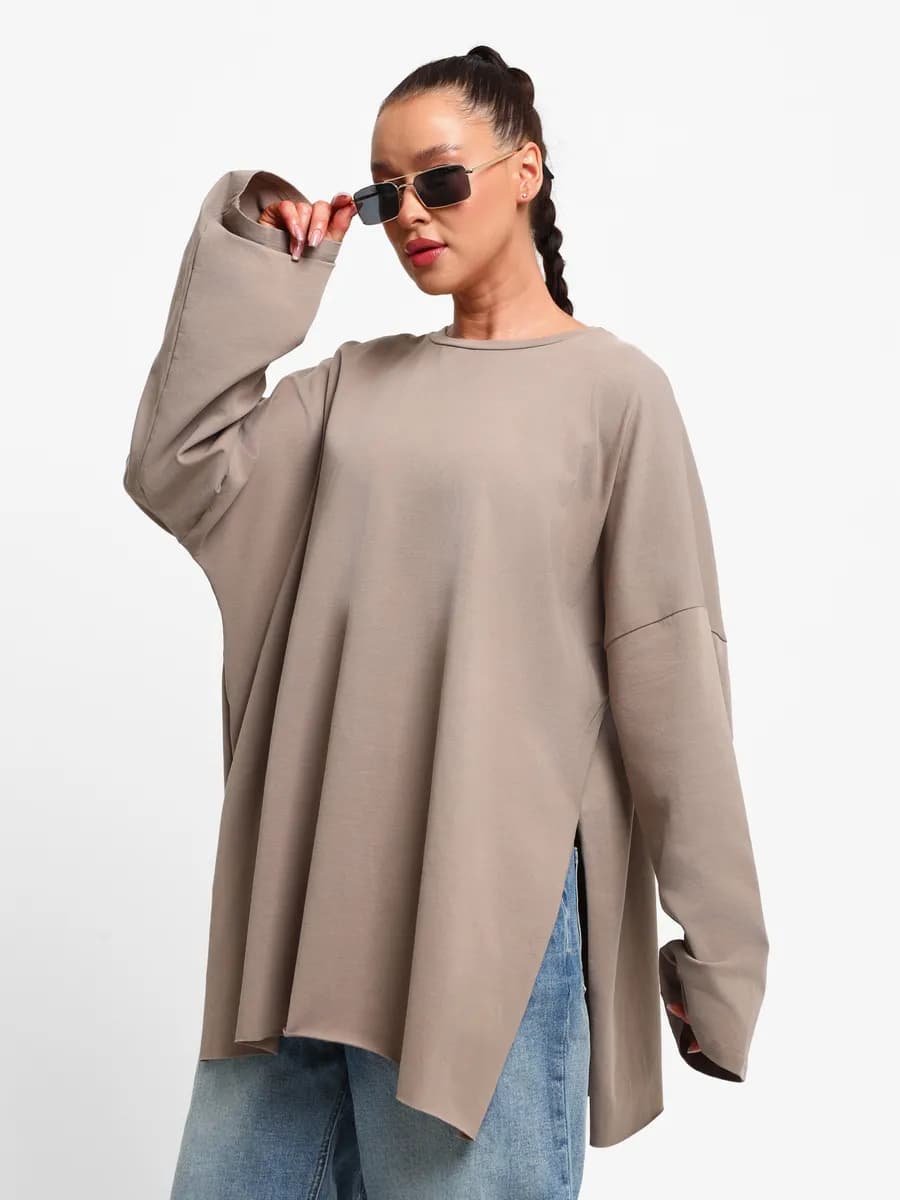 Лонгслив оверсайз базовый однотонный бежевый с разрезами