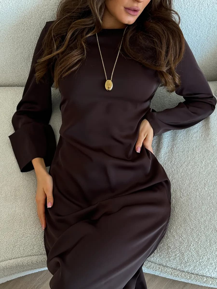 Платье длинное праздничное с рукавами и шнуровкой