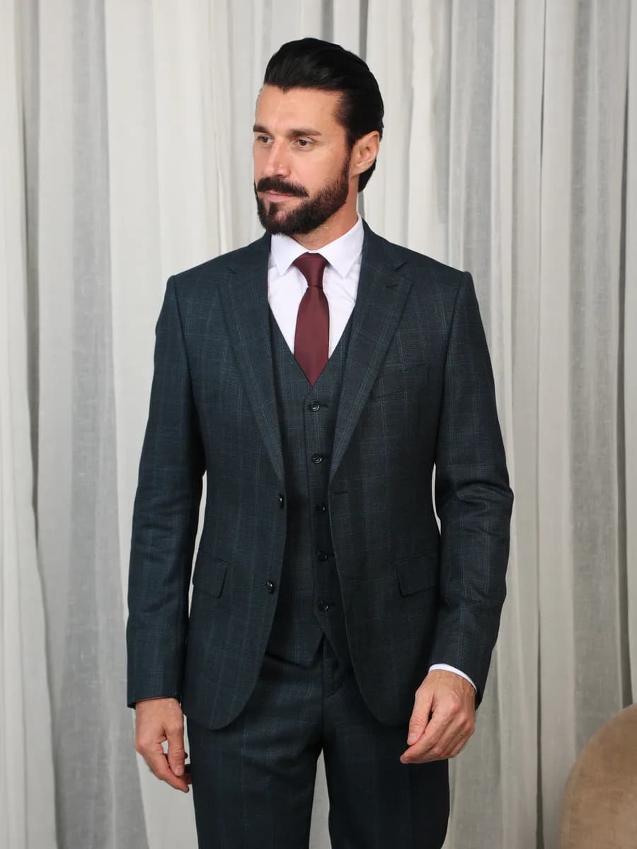 Классический свадебный костюм тройка