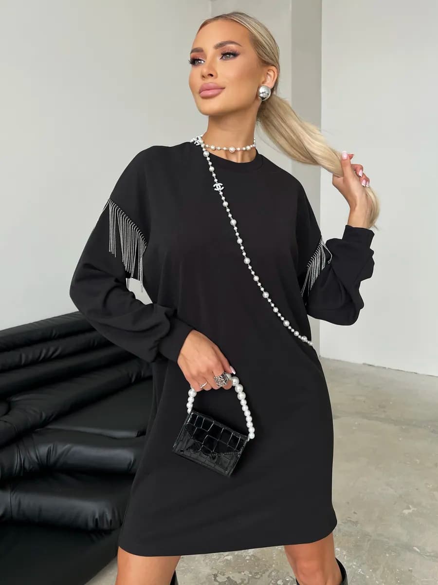 Повседневное трикотажное платье с бахромой оверсайз