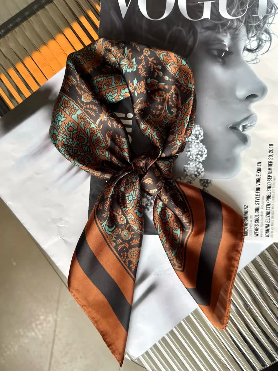 Платок шелковый на голову и шею осенний