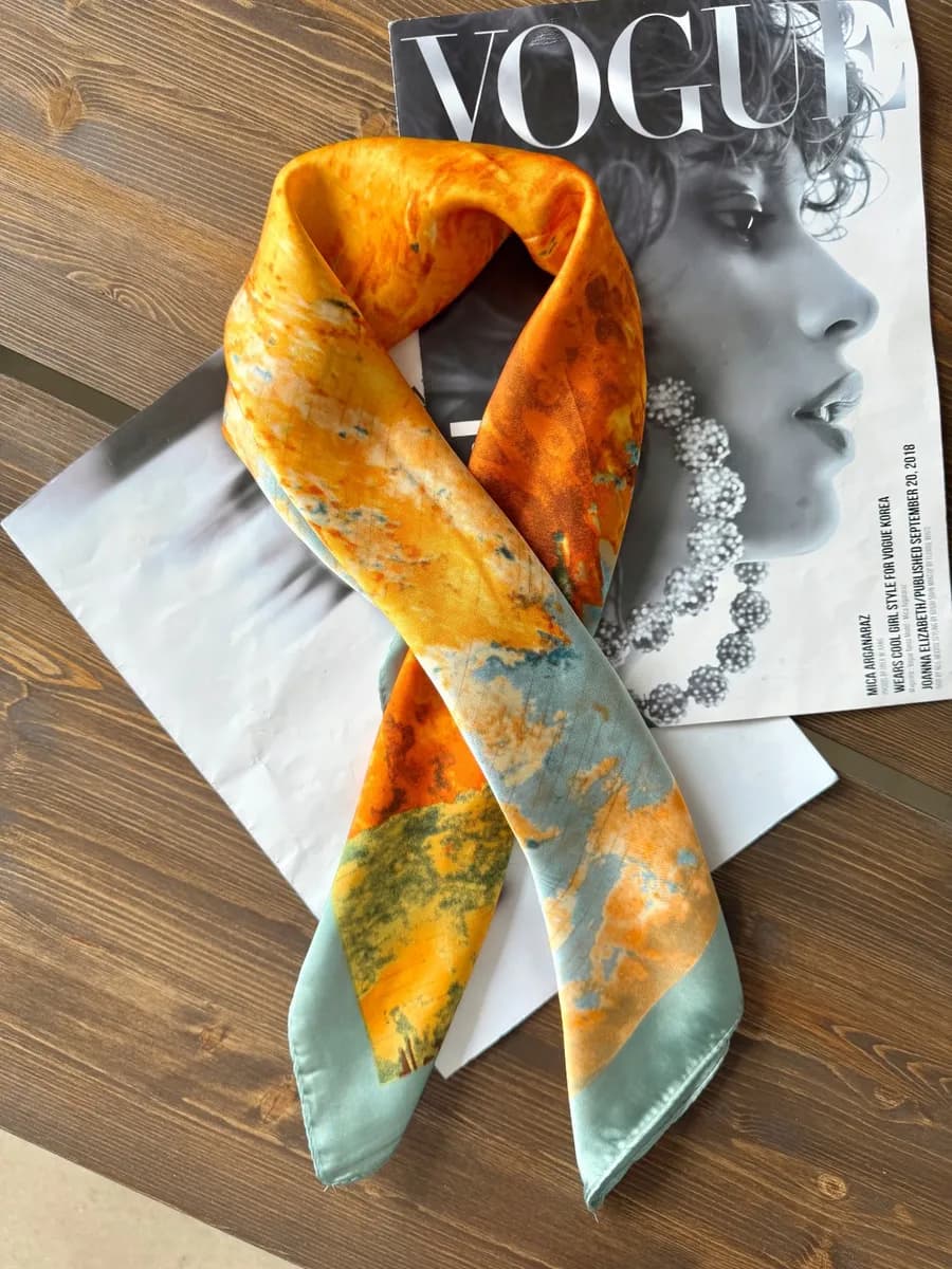 Платок шелковый на голову и шею осенний