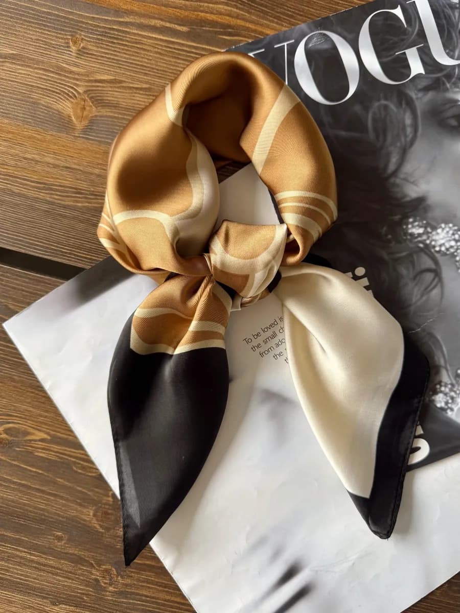 Платок шелковый на голову и шею осенний