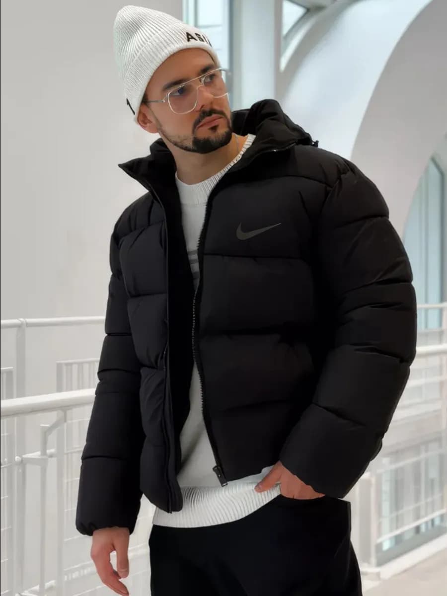 Зимняя куртка с капюшоном