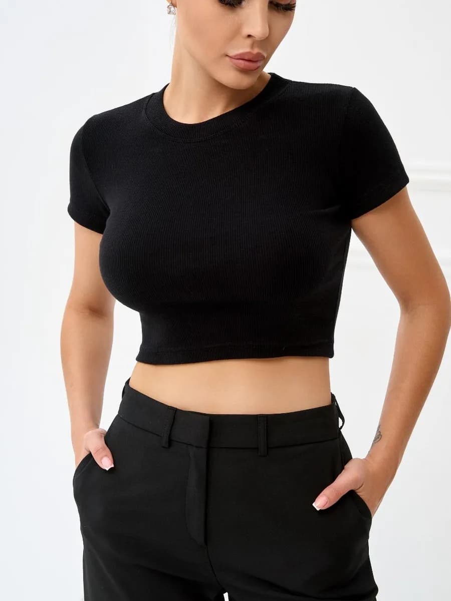 Кроп топ в рубчик с коротким рукавом