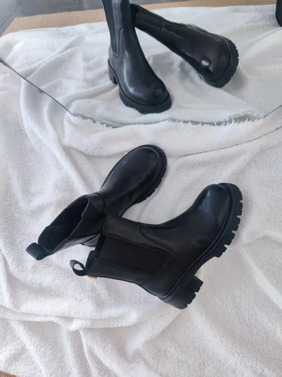 Женские демисезонные ботинки из натуральной кожи - фото 1