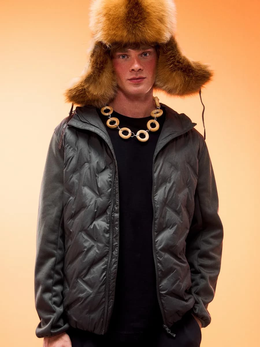 Утепленная куртка ветровка с капюшоном текстильными рукавами