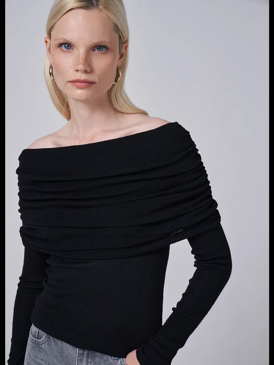 Джемпер с открытыми плечами - фото 1