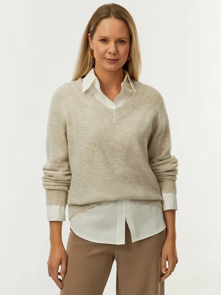 Пуловер удлиненный с V-образным вырезом