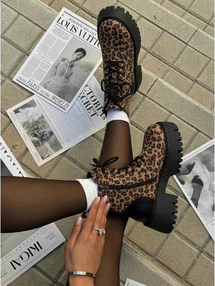 Ботинки зимние на платформе на шнурках и молнии