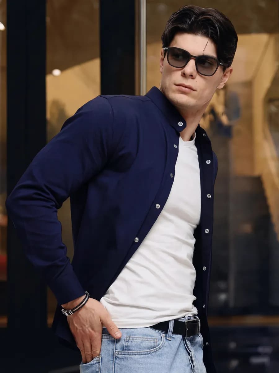 Рубашка приталенная на кнопках с воротником стойкой