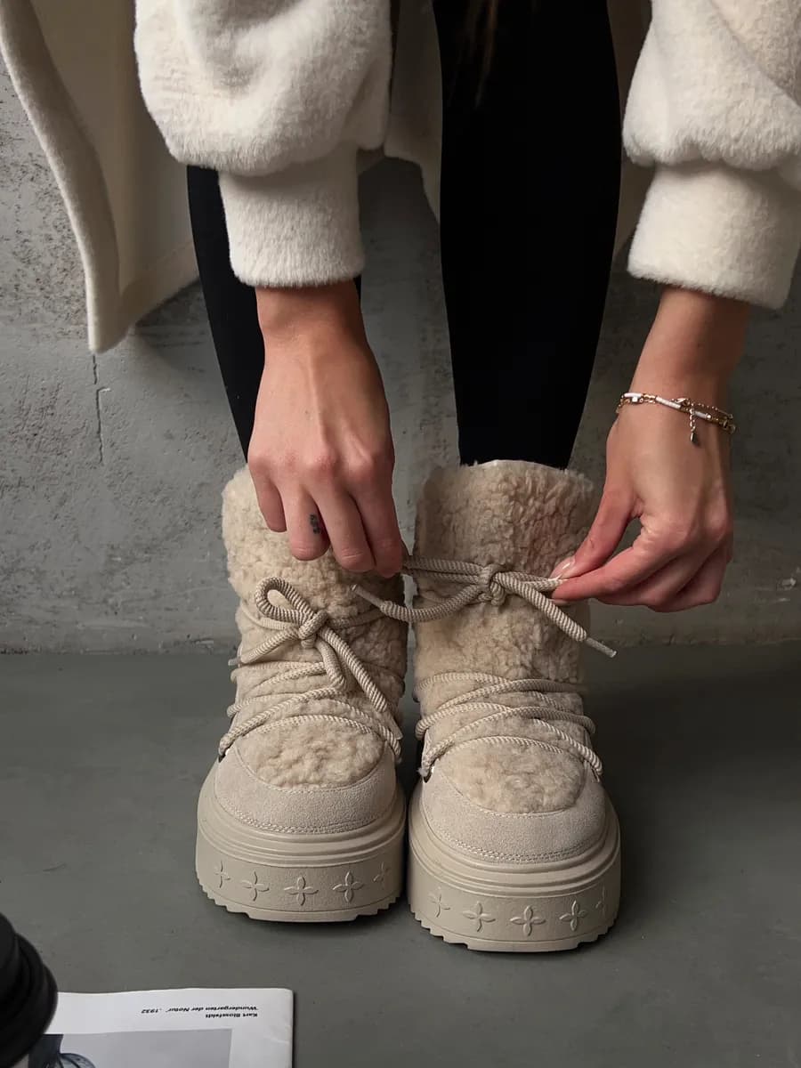 Угги зимние высокие с шнурками