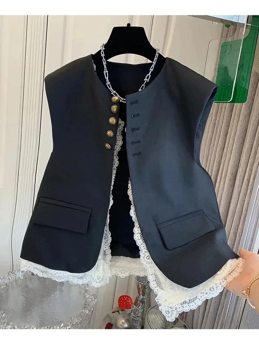 Жилет костюмный с кружевом