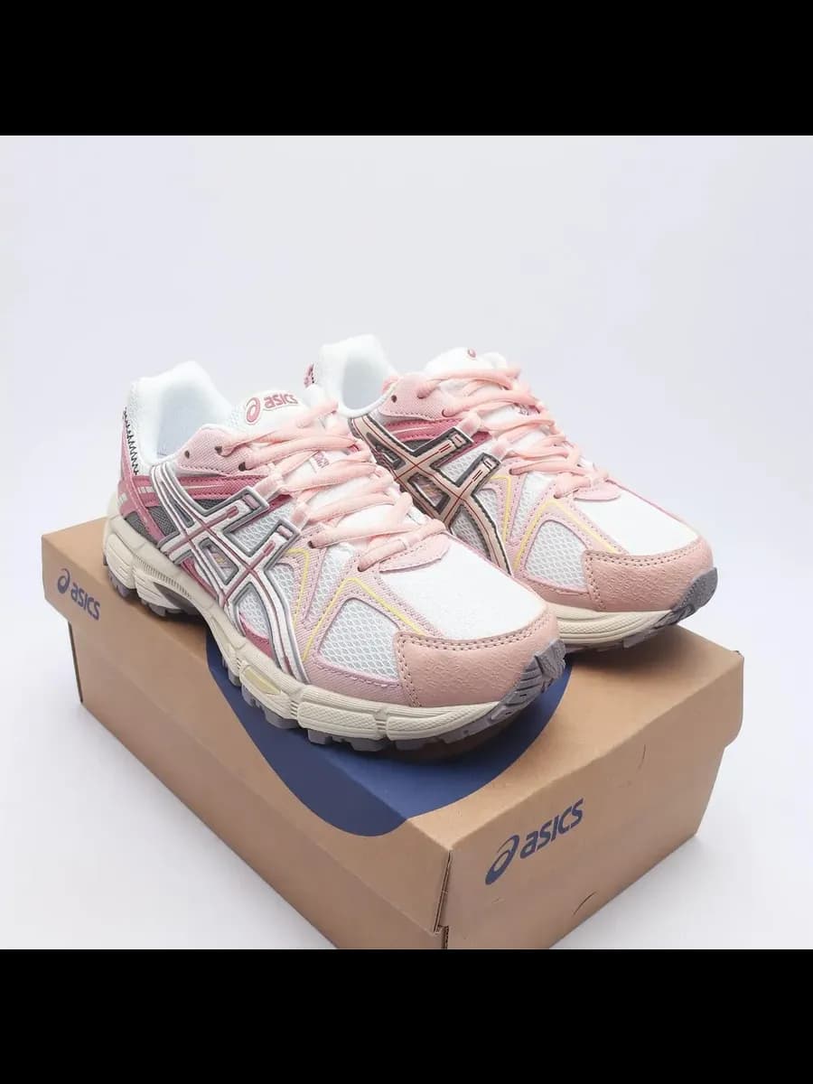 Кроссовки спортивные