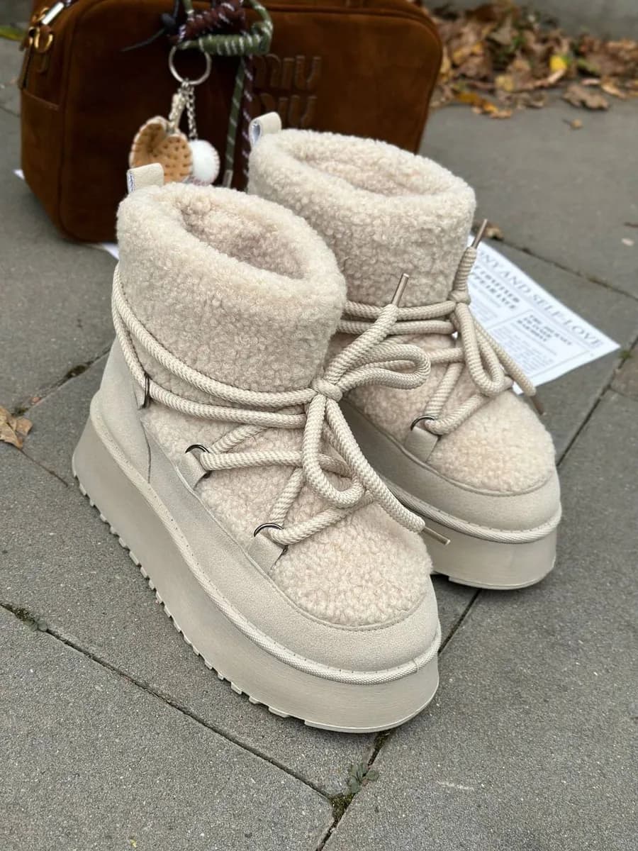 Угги высокие на толстой подошве с шнуровкой ugg
