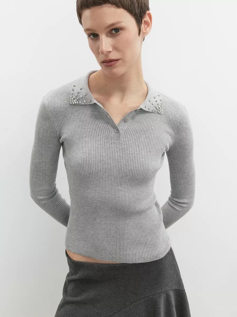 Джемпер-поло вязаный в рубчик со стразами