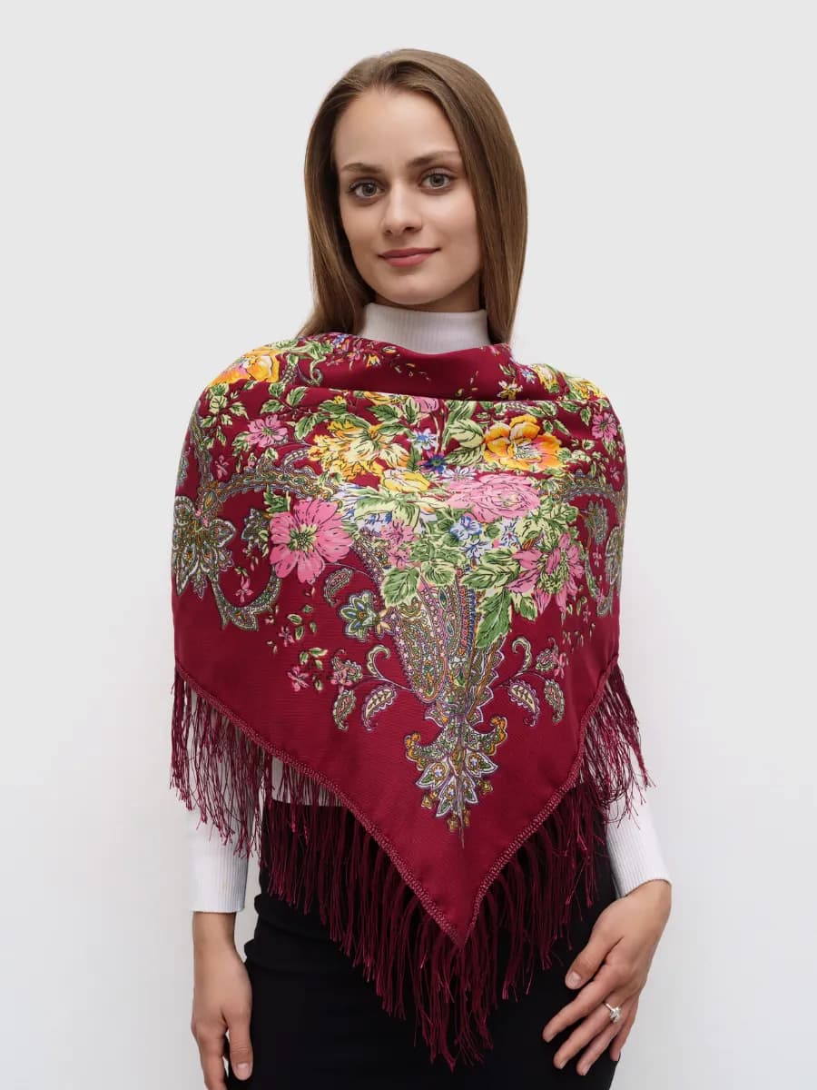 Платок с бахромой и узором