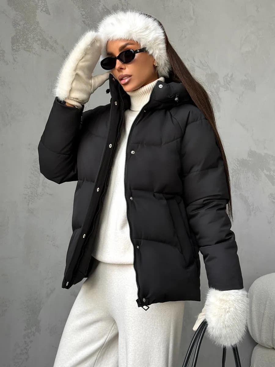 Куртка зимняя с капюшоном короткая