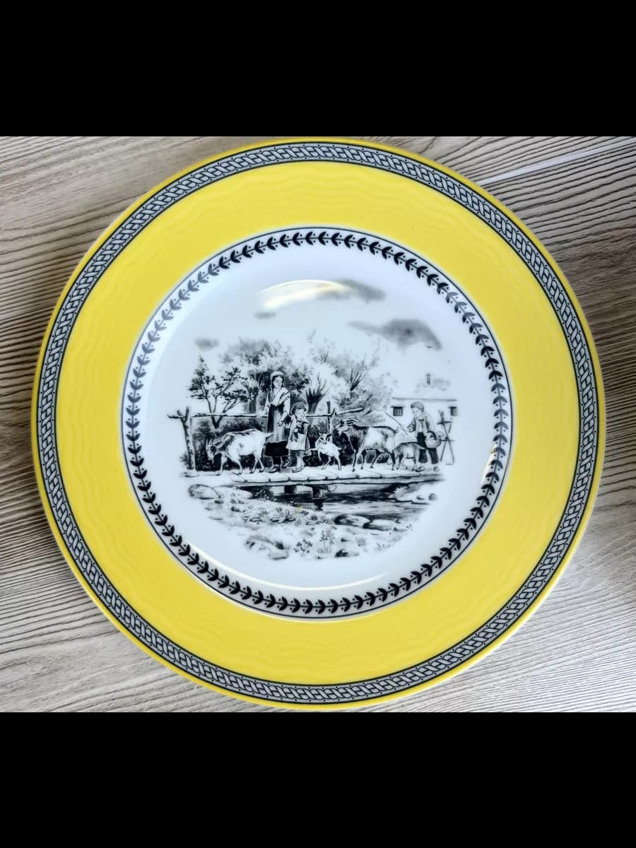 Тарелка гладкая фарфоровая закусочная 19 см Вилладж Village