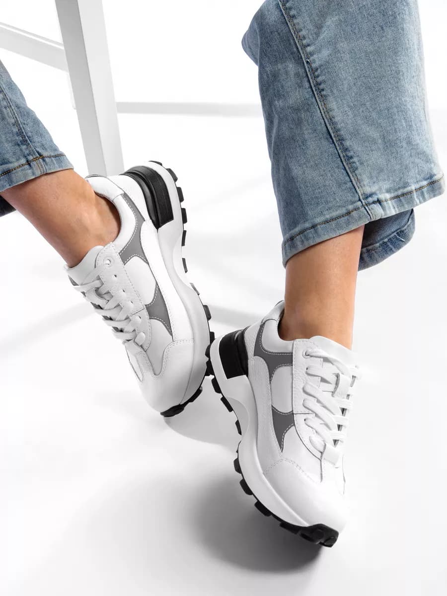 Кроссовки из натуральной кожи