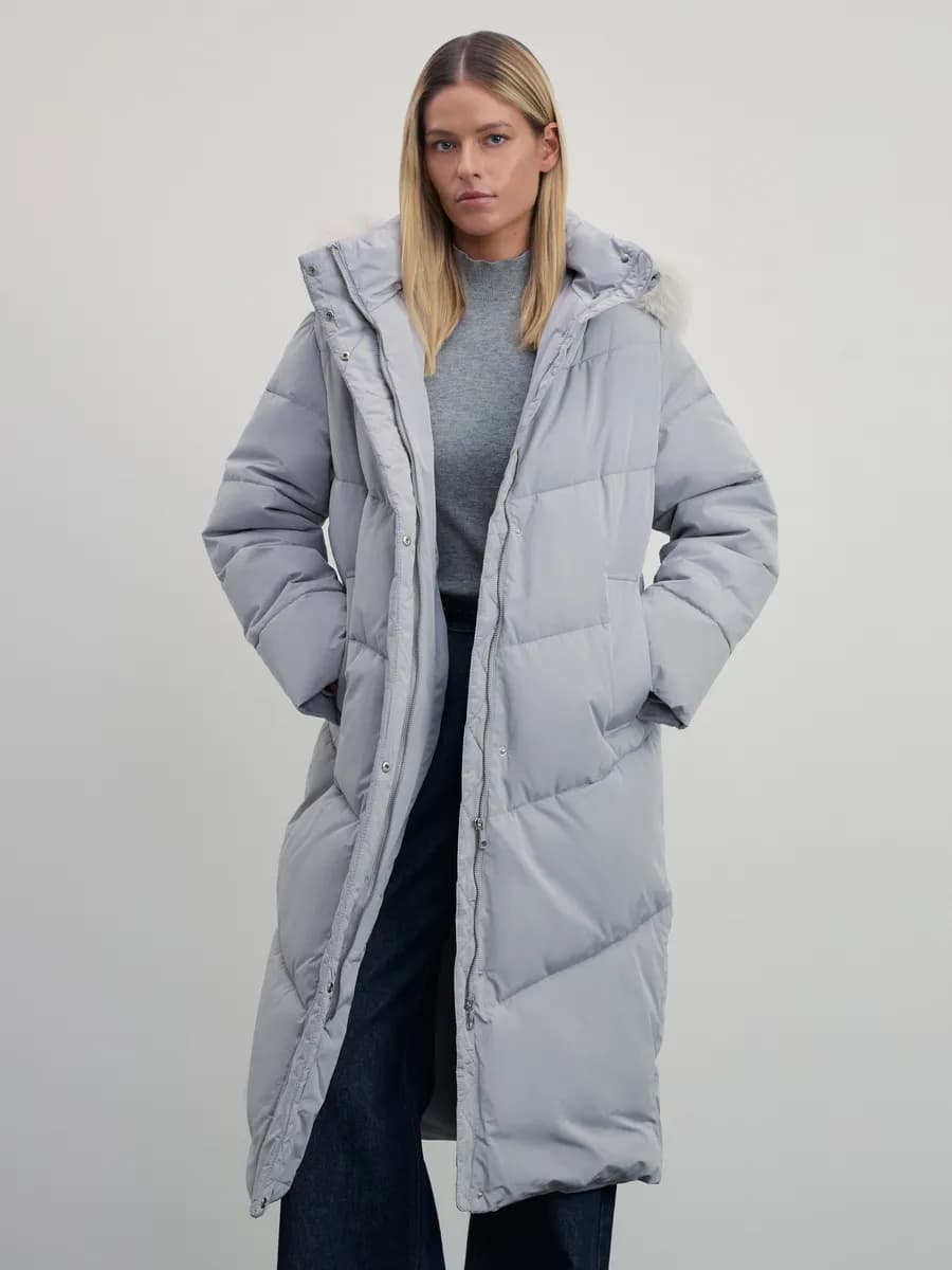 Стеганое пальто длинное зимнее на молнии пуховик
