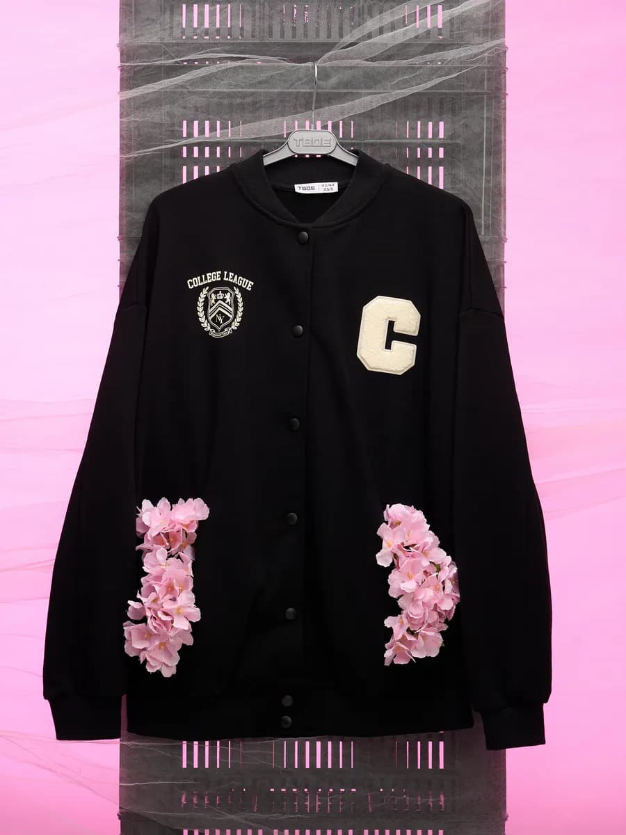 Бомбер оверсайз без капюшона на кнопках