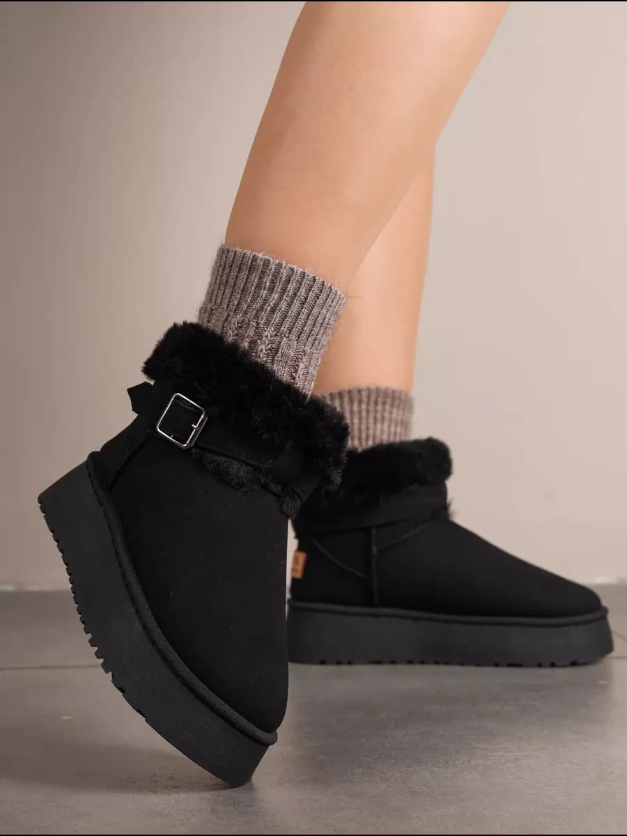 Угги короткие черные с ремешком