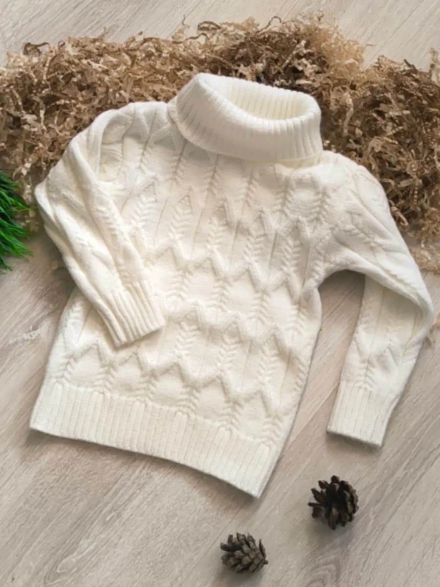 Свитер с горлом мягкий