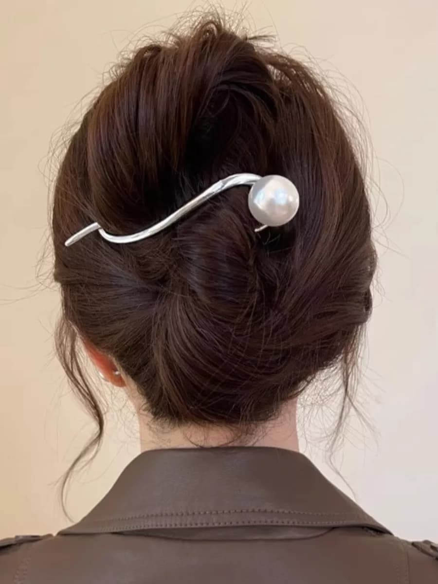 Заколка банан с жемчугом серебро