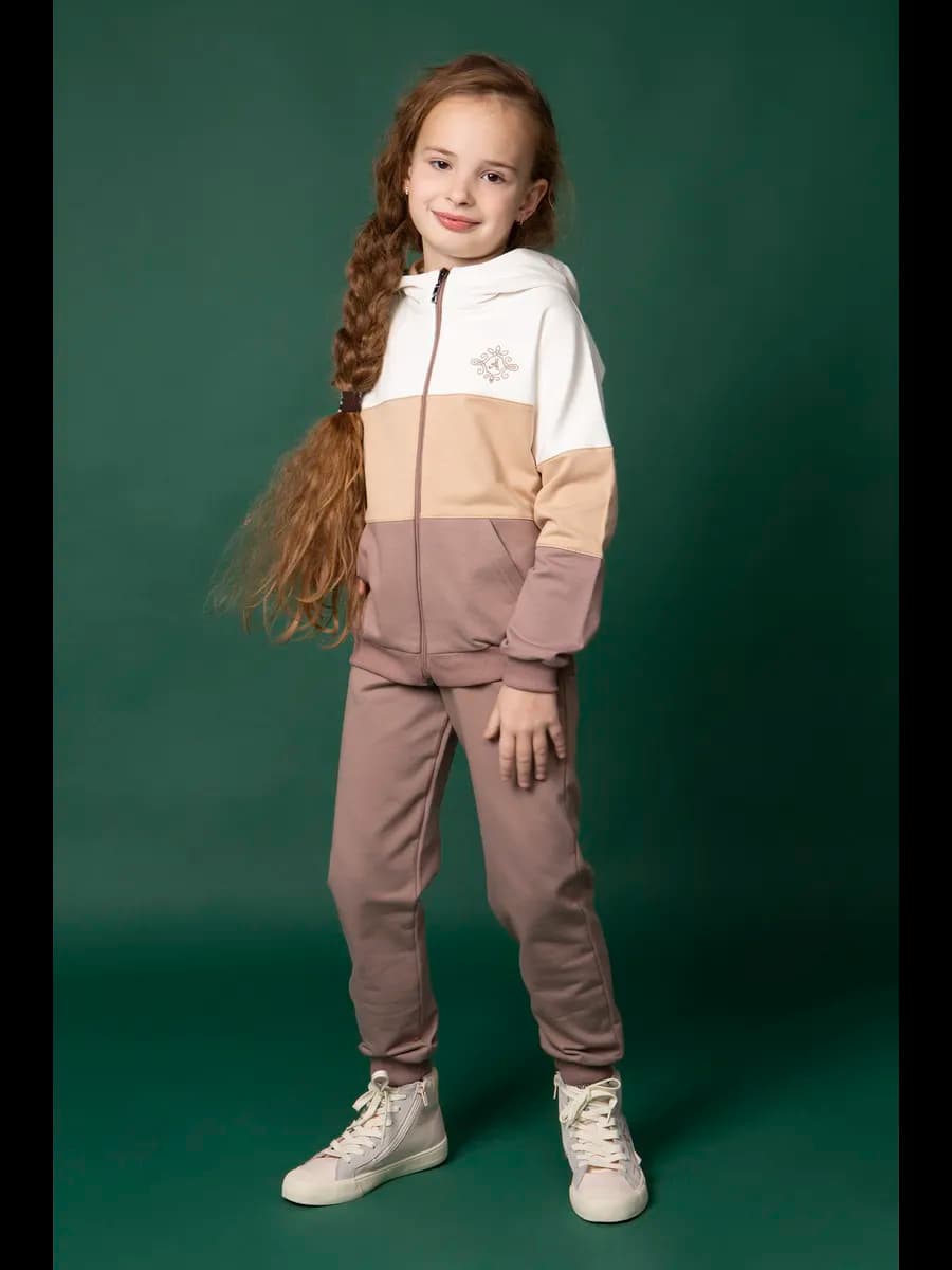 Спортивный костюм на физкультуру