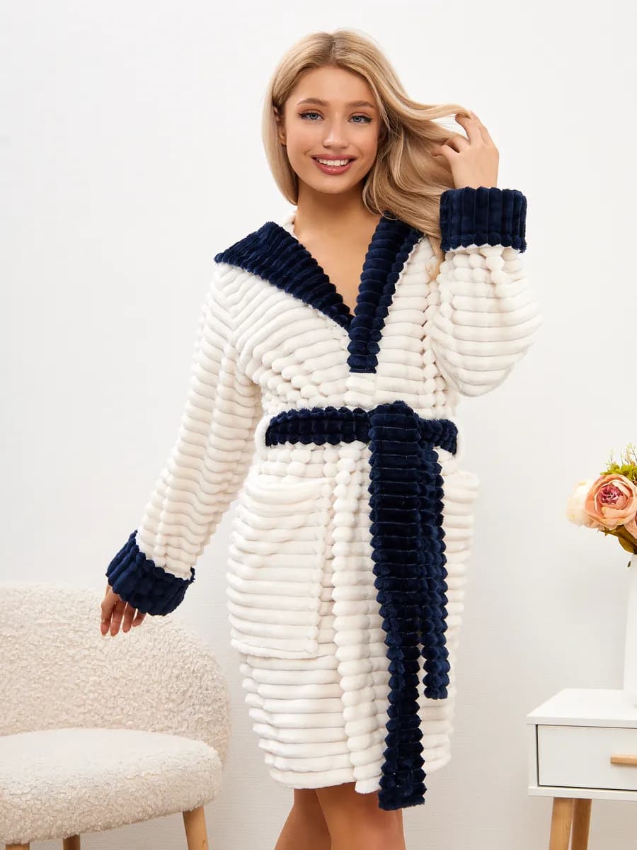 Халат махровый с капюшоном и запахом для дома