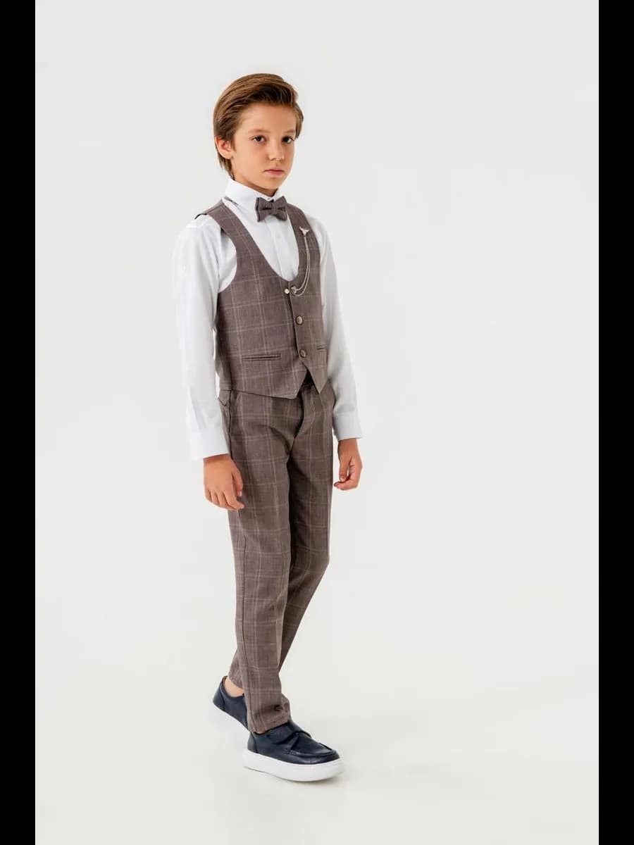 Костюм классический с жилетом